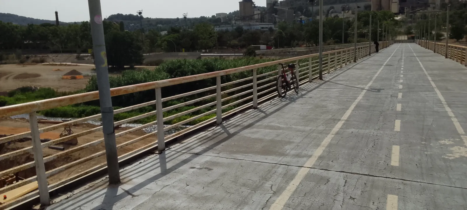 The Besòs bike path at Montcada, two lanes, zero cars